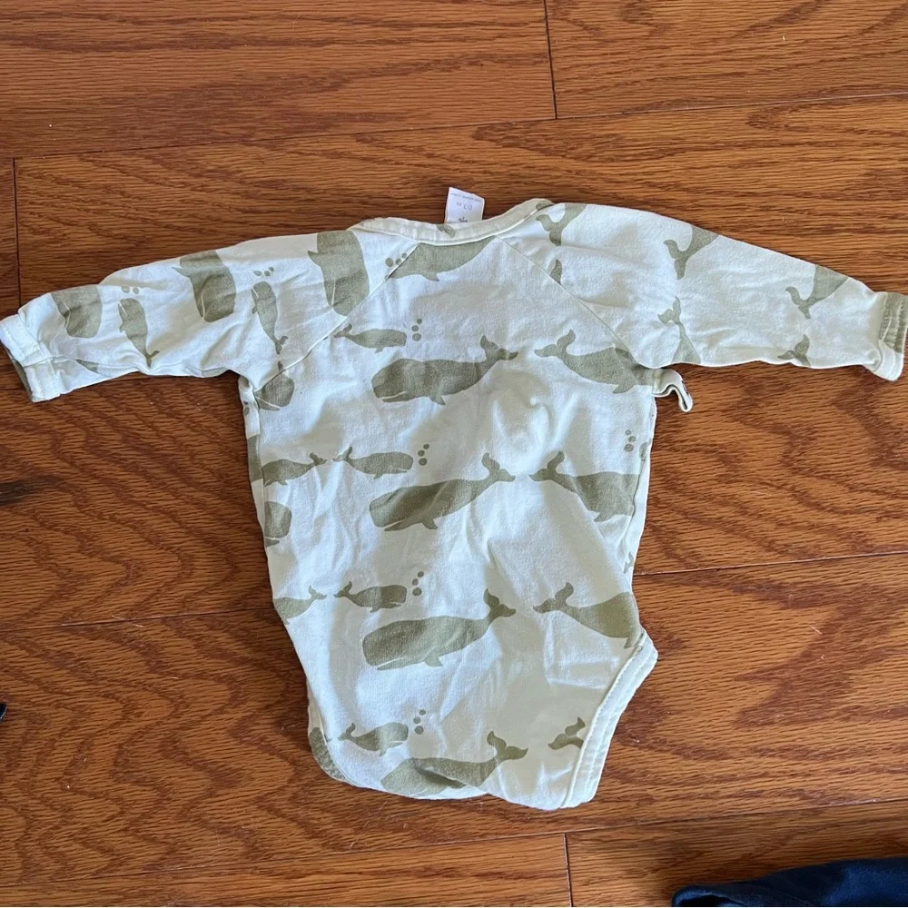 Kate Quinn button closure baby one piece whale 0-3 months mo m outfit unisex